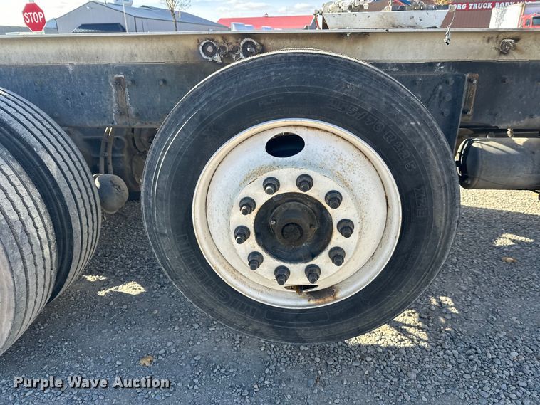 image for item DT6437 2000 Kenworth W900 truck cab and chassis