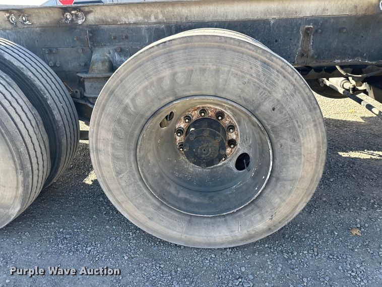 image for item DT6437 2000 Kenworth W900 truck cab and chassis