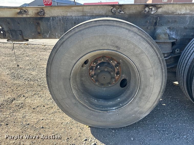 image for item DT6437 2000 Kenworth W900 truck cab and chassis