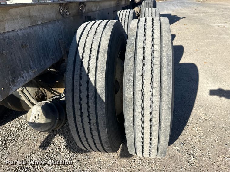 image for item DT6437 2000 Kenworth W900 truck cab and chassis