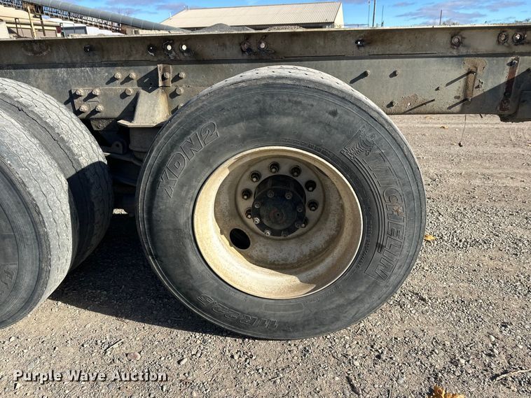 image for item DT6437 2000 Kenworth W900 truck cab and chassis