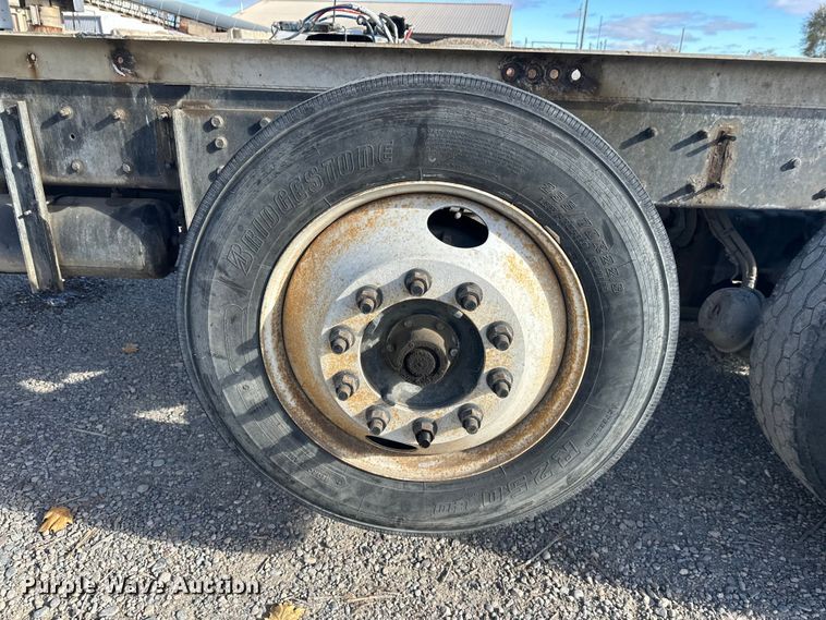 image for item DT6437 2000 Kenworth W900 truck cab and chassis