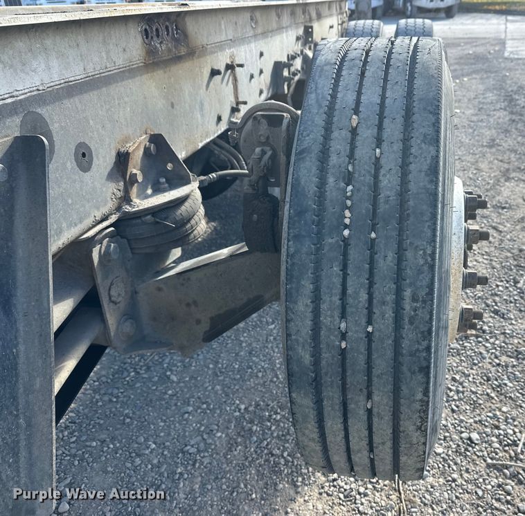 image for item DT6437 2000 Kenworth W900 truck cab and chassis