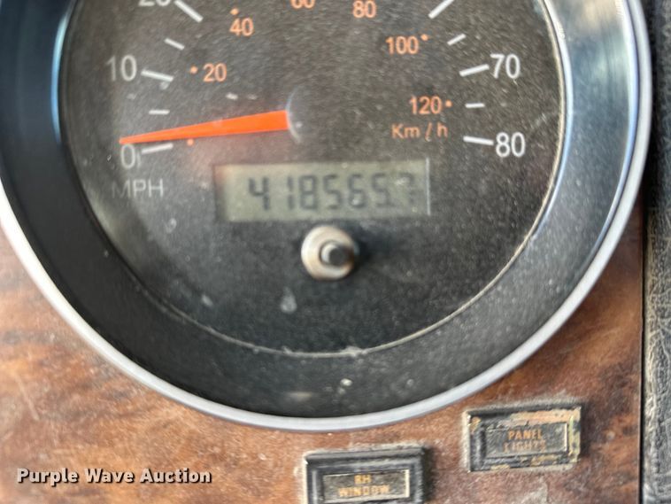 image for item DT6437 2000 Kenworth W900 truck cab and chassis