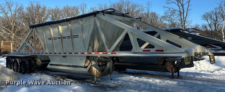 image for item DT6467 2016 Trail King TKBDLW26-4 bottom dump trailer