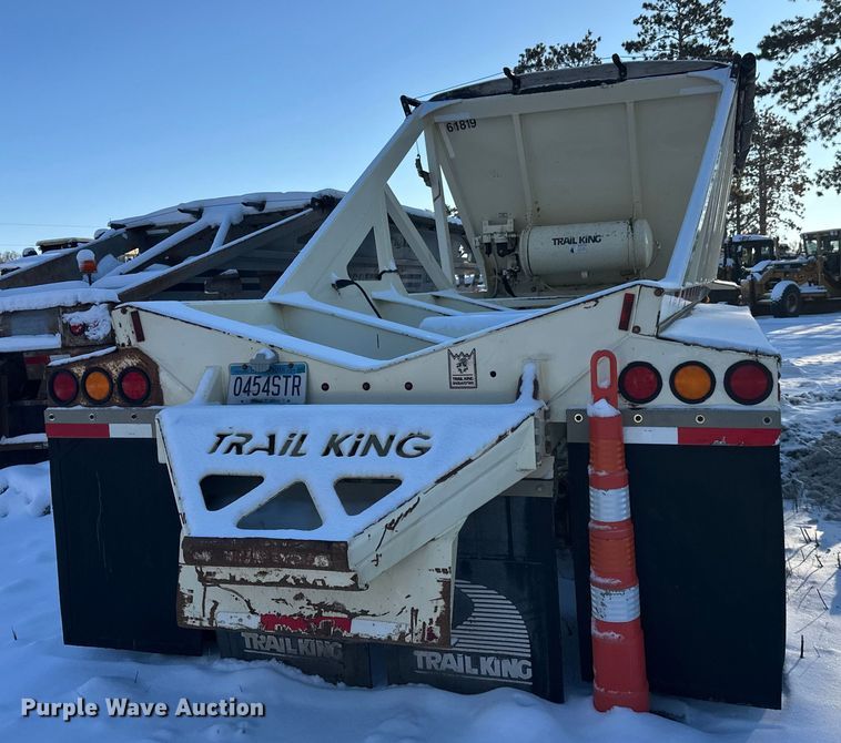 image for item DT6467 2016 Trail King TKBDLW26-4 bottom dump trailer