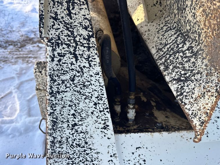 image for item DT6467 2016 Trail King TKBDLW26-4 bottom dump trailer