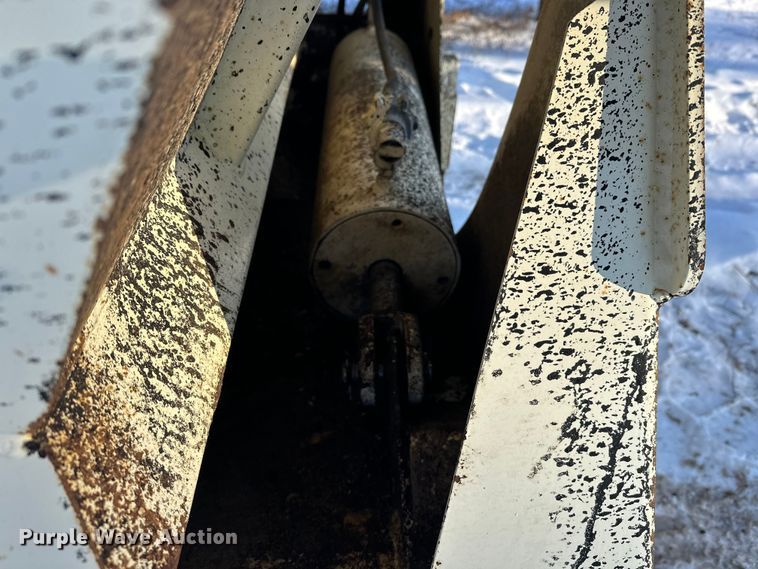 image for item DT6467 2016 Trail King TKBDLW26-4 bottom dump trailer