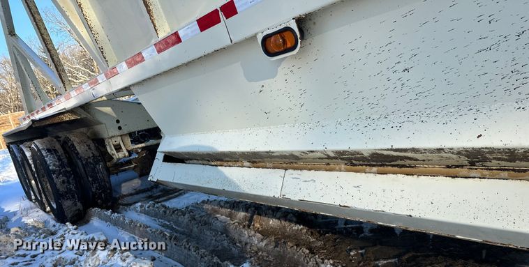 image for item DT6467 2016 Trail King TKBDLW26-4 bottom dump trailer