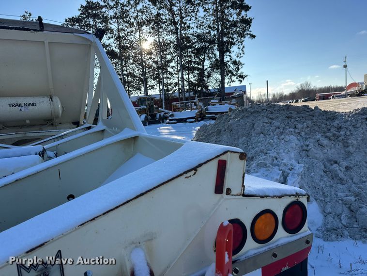 image for item DT6467 2016 Trail King TKBDLW26-4 bottom dump trailer