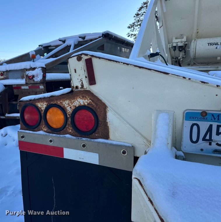 image for item DT6467 2016 Trail King TKBDLW26-4 bottom dump trailer