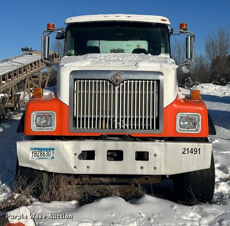 image for item DT6468 2005 International 5500i ready mix truck