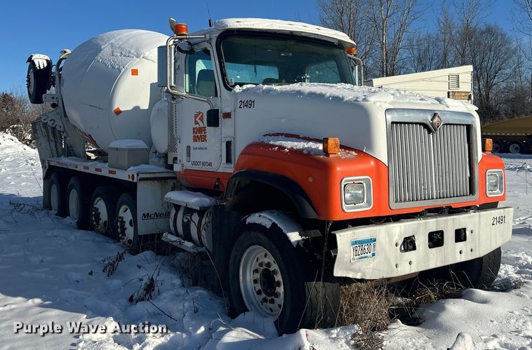 image for item DT6468 2005 International 5500i ready mix truck