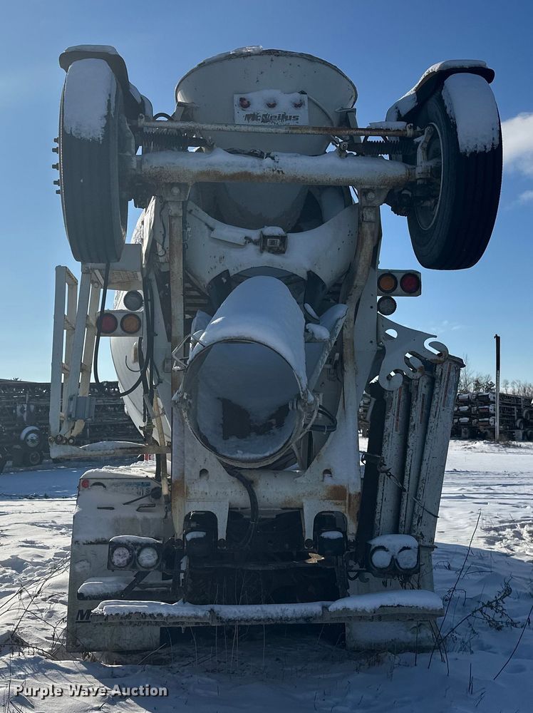 image for item DT6468 2005 International 5500i ready mix truck