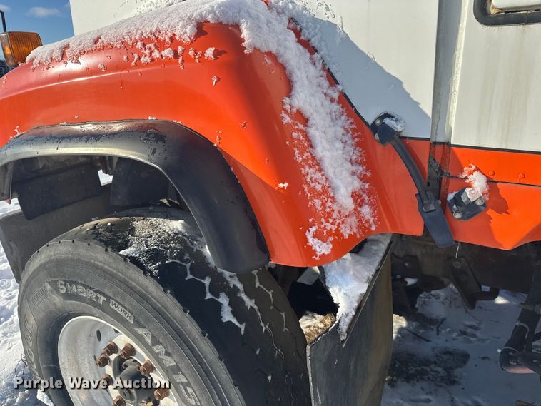 image for item DT6468 2005 International 5500i ready mix truck