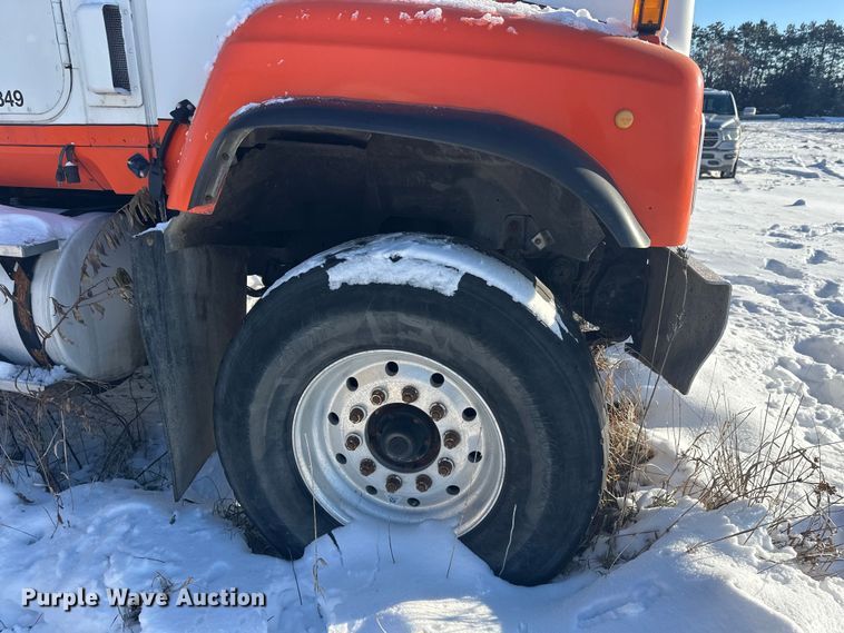 image for item DT6468 2005 International 5500i ready mix truck