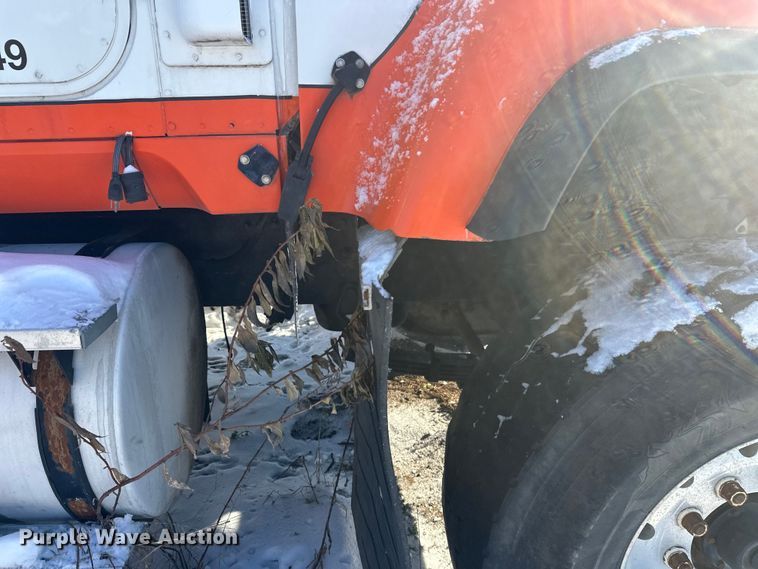 image for item DT6468 2005 International 5500i ready mix truck