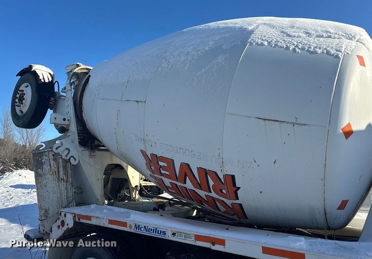 image for item DT6468 2005 International 5500i ready mix truck