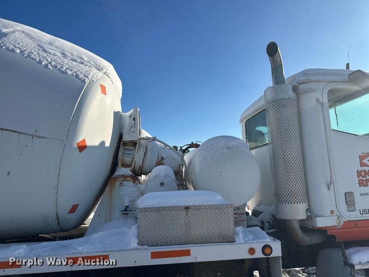 image for item DT6468 2005 International 5500i ready mix truck