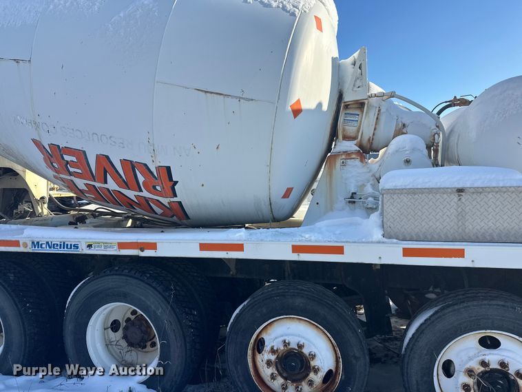 image for item DT6468 2005 International 5500i ready mix truck