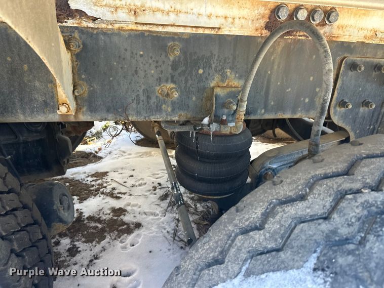 image for item DT6468 2005 International 5500i ready mix truck