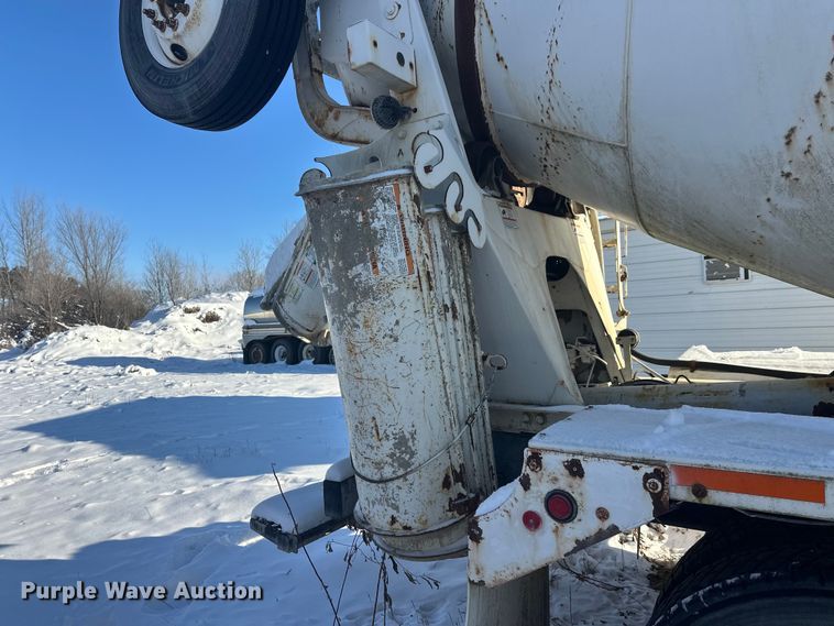 image for item DT6468 2005 International 5500i ready mix truck