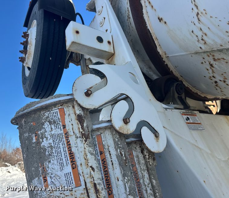 image for item DT6468 2005 International 5500i ready mix truck