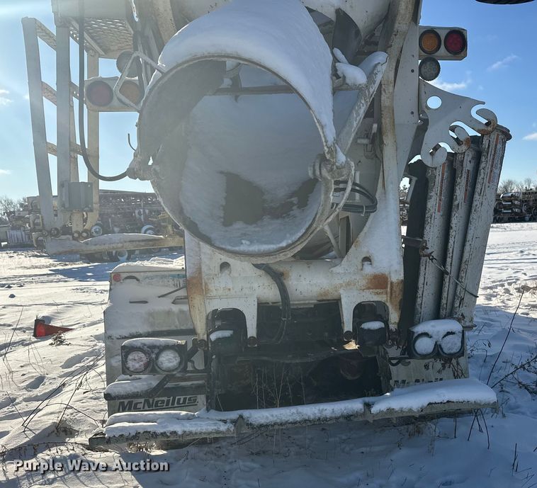 image for item DT6468 2005 International 5500i ready mix truck