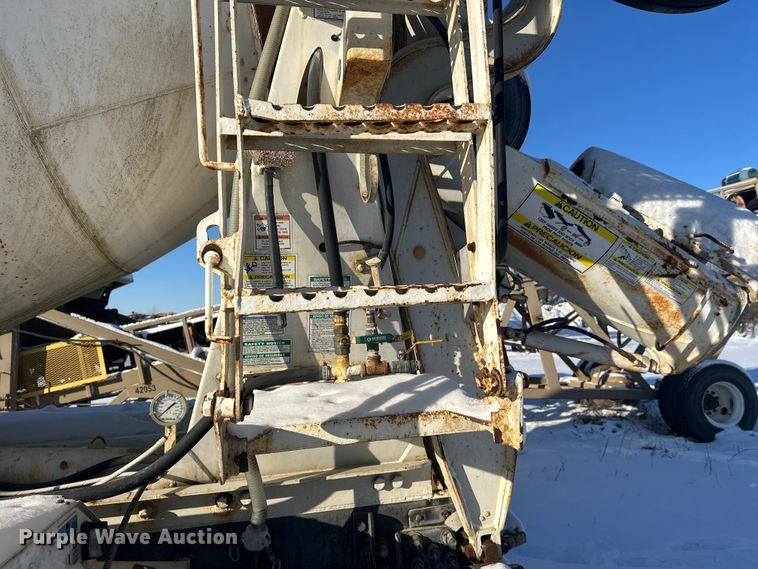 image for item DT6468 2005 International 5500i ready mix truck