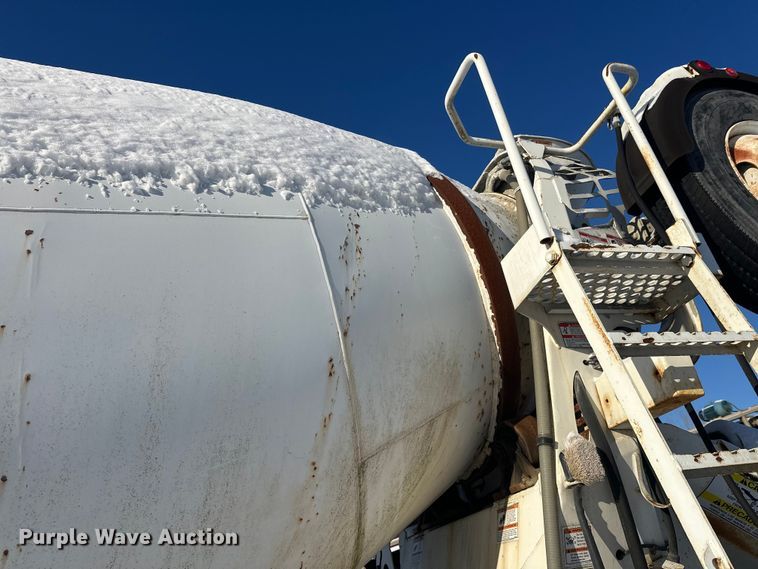 image for item DT6468 2005 International 5500i ready mix truck