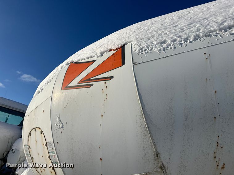 image for item DT6468 2005 International 5500i ready mix truck