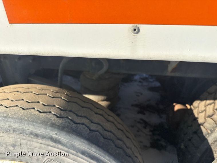 image for item DT6468 2005 International 5500i ready mix truck