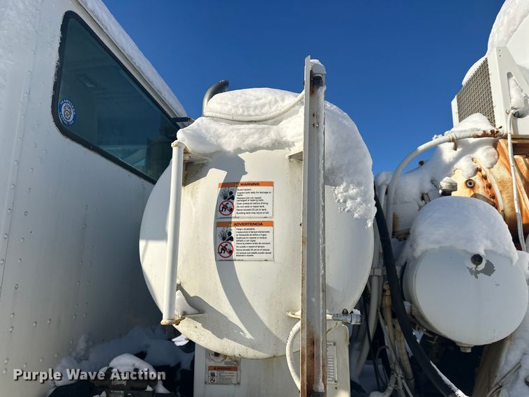 image for item DT6468 2005 International 5500i ready mix truck