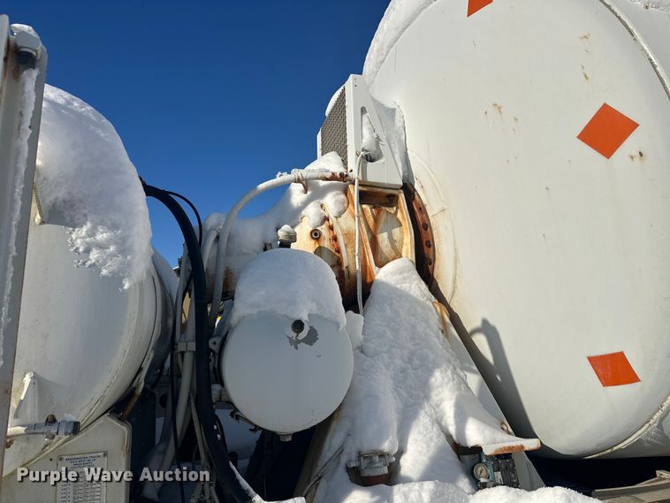 image for item DT6468 2005 International 5500i ready mix truck