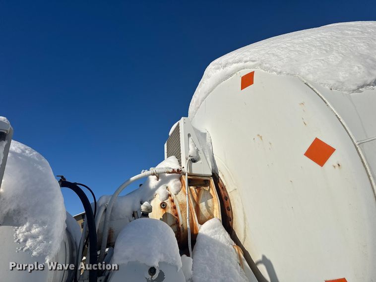 image for item DT6468 2005 International 5500i ready mix truck