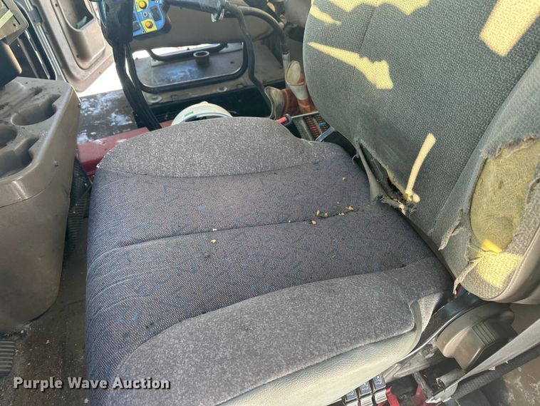 image for item DT6468 2005 International 5500i ready mix truck