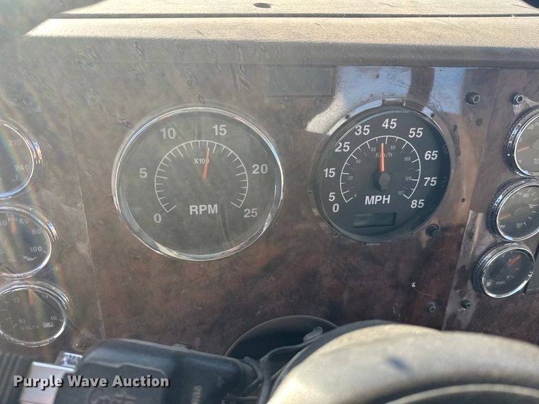 image for item DT6468 2005 International 5500i ready mix truck