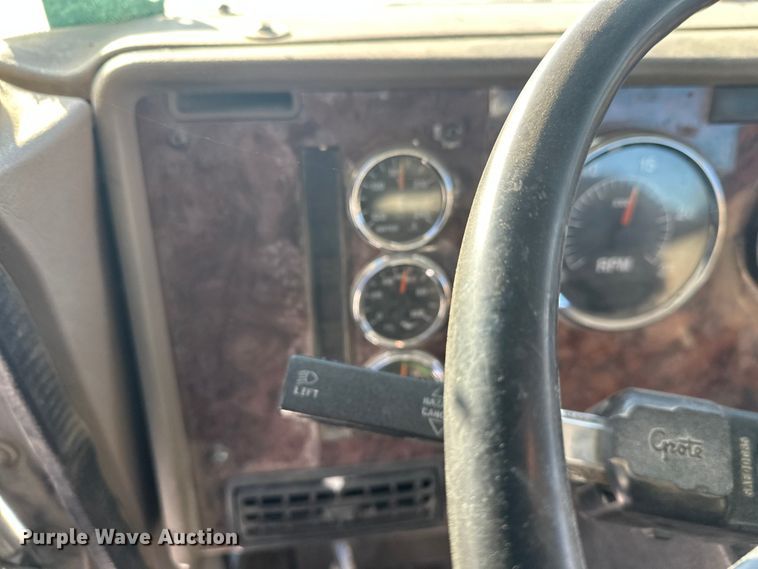 image for item DT6468 2005 International 5500i ready mix truck