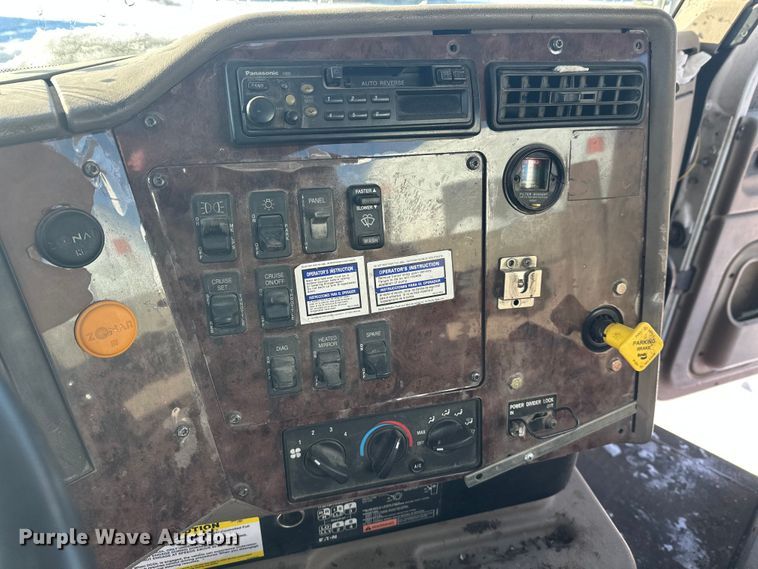 image for item DT6468 2005 International 5500i ready mix truck