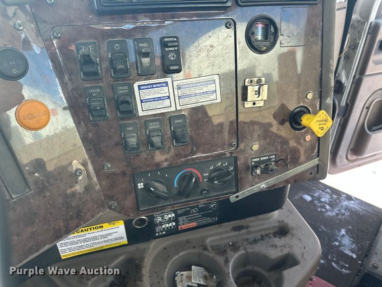 image for item DT6468 2005 International 5500i ready mix truck