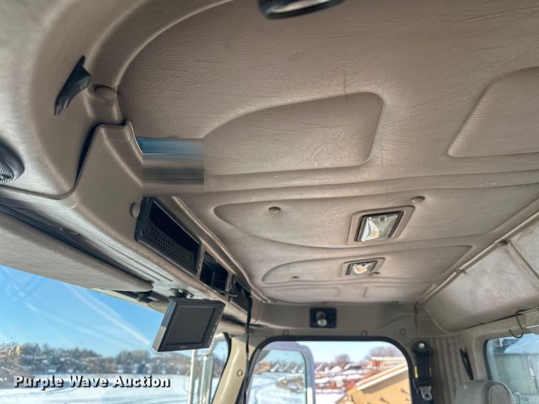 image for item DT6468 2005 International 5500i ready mix truck