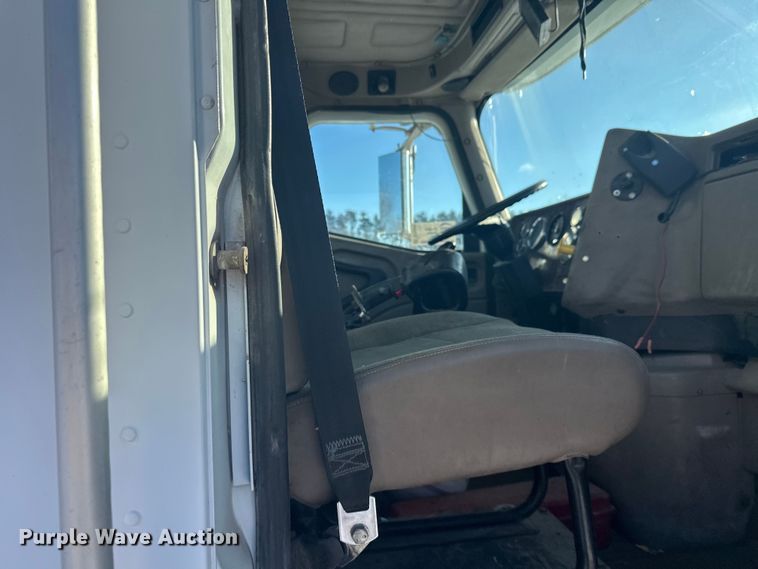 image for item DT6468 2005 International 5500i ready mix truck