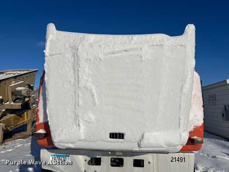 image for item DT6468 2005 International 5500i ready mix truck