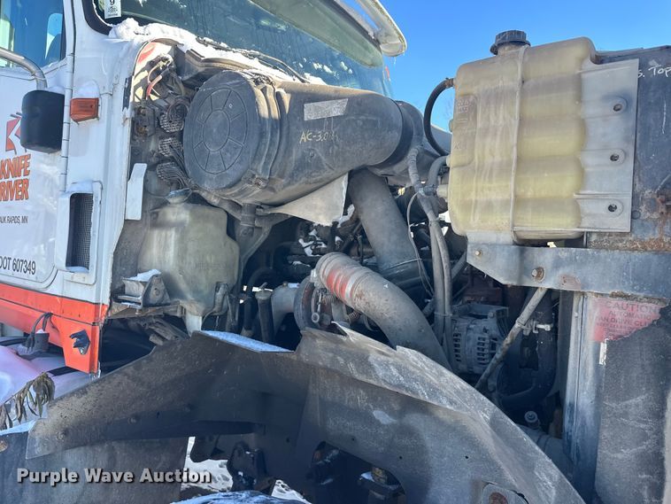 image for item DT6468 2005 International 5500i ready mix truck