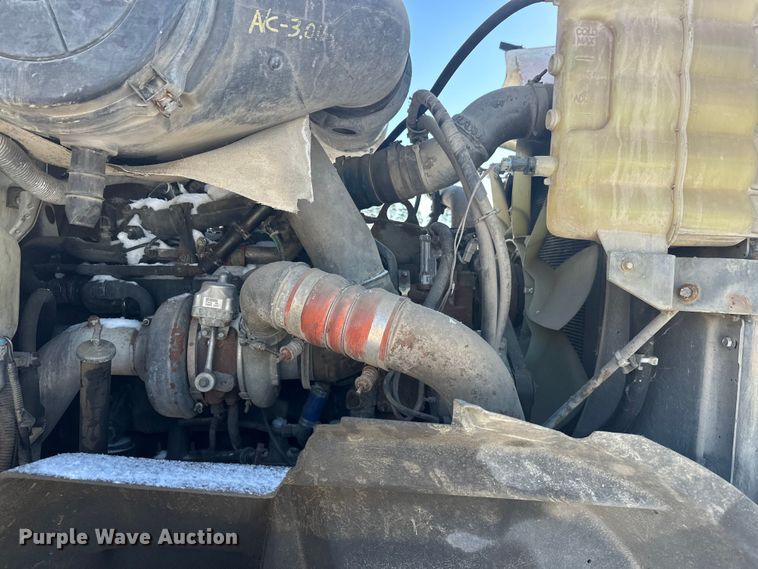 image for item DT6468 2005 International 5500i ready mix truck