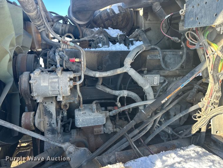 image for item DT6468 2005 International 5500i ready mix truck