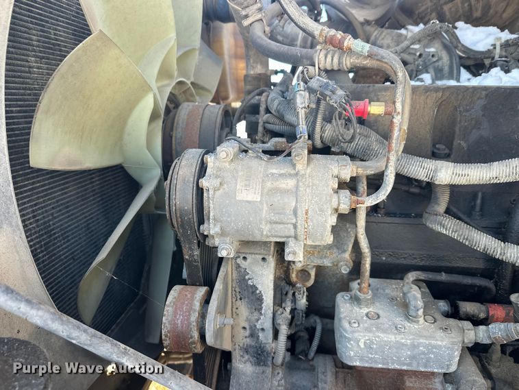 image for item DT6468 2005 International 5500i ready mix truck