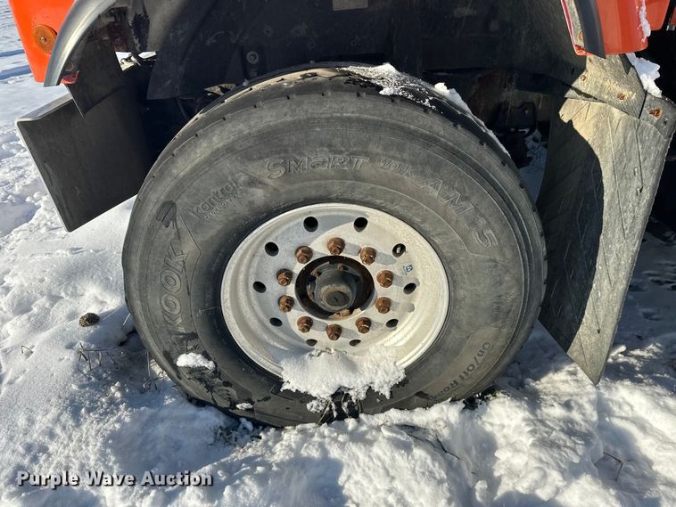 image for item DT6468 2005 International 5500i ready mix truck