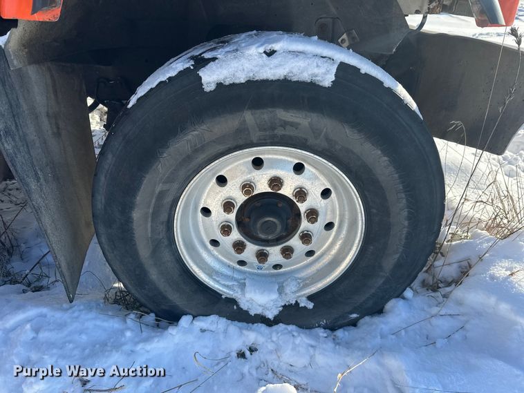 image for item DT6468 2005 International 5500i ready mix truck