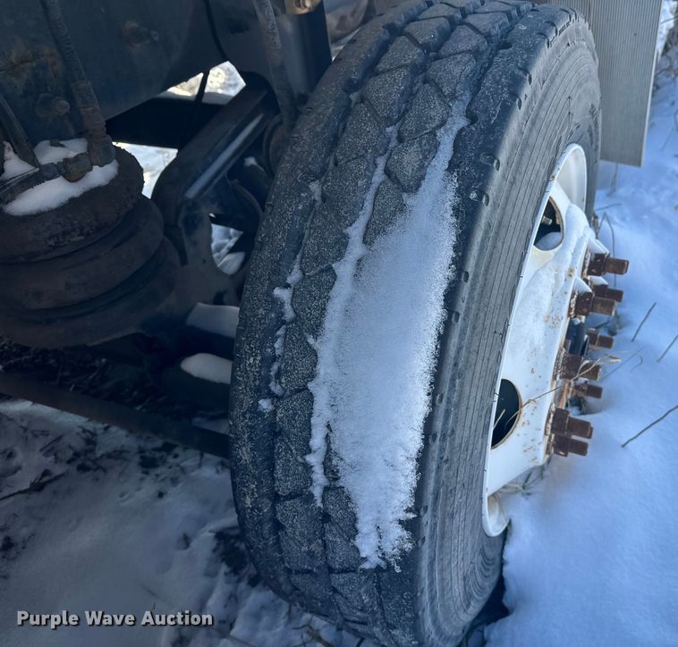 image for item DT6468 2005 International 5500i ready mix truck